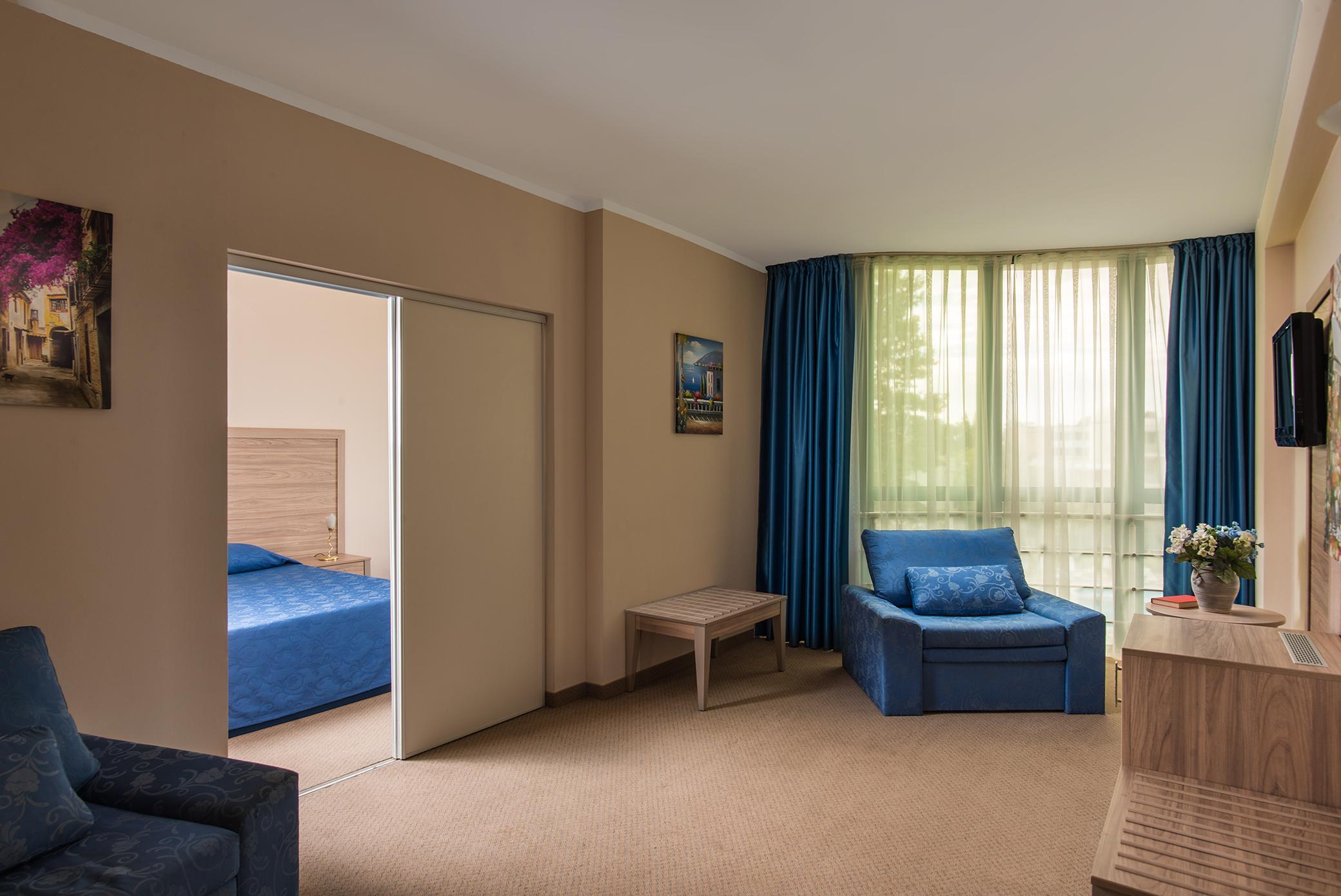 Hotel Club Sunny 4*