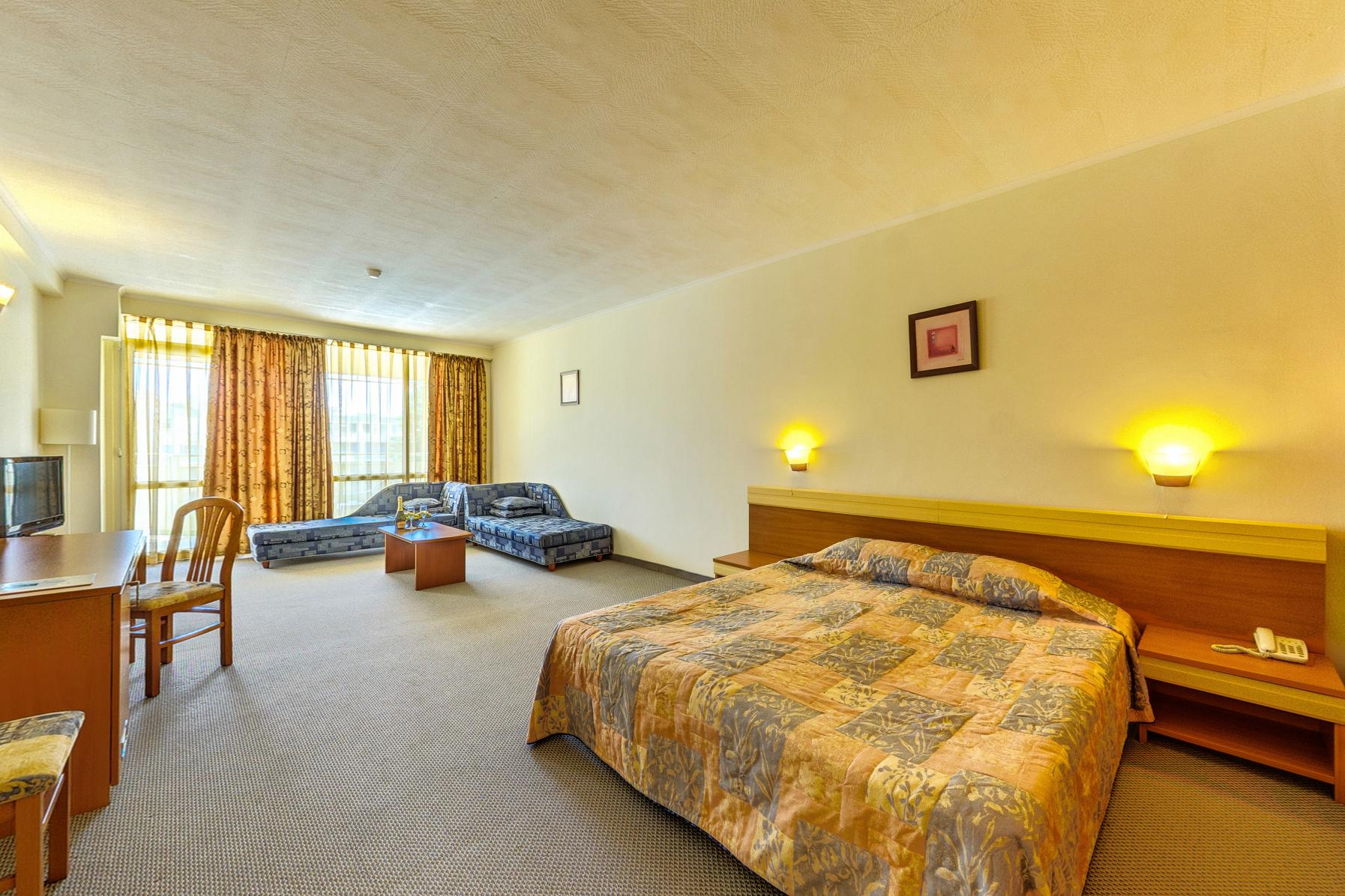Hotel Club Sunny 4*
